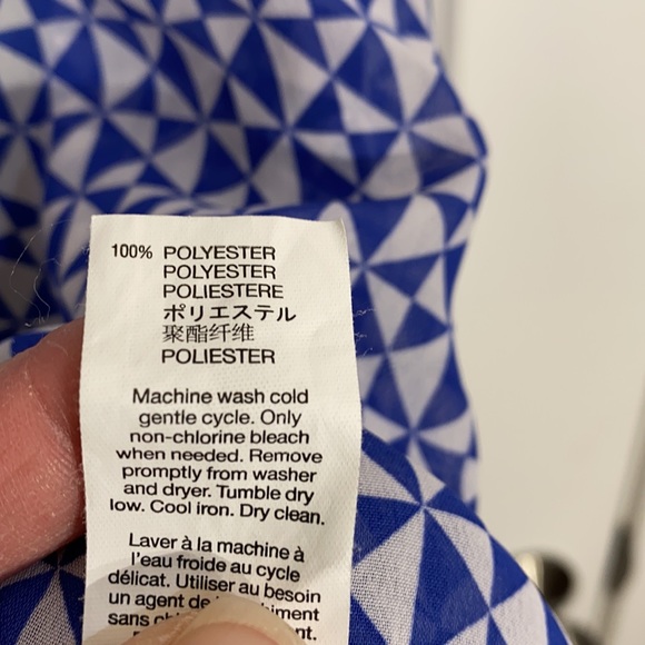 Gap Blue and White Semi Sheer Sleeveless 1/2 Button Top Sz L - Picture 7 of 7